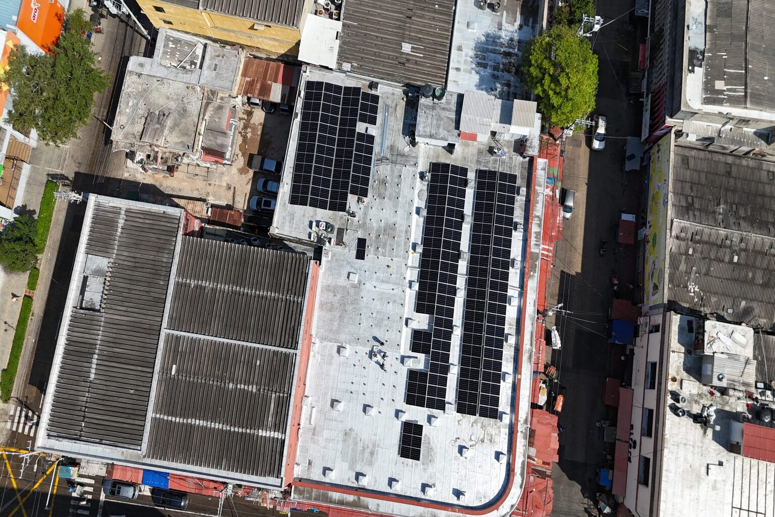 Cómo un centro comercial en Barranquilla redujo su factura de energía